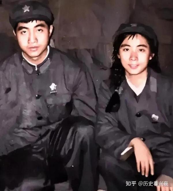 林豆豆与林立果姐弟俩，在70年代拍摄的珍贵合影，俩人长得真好看 - 知乎