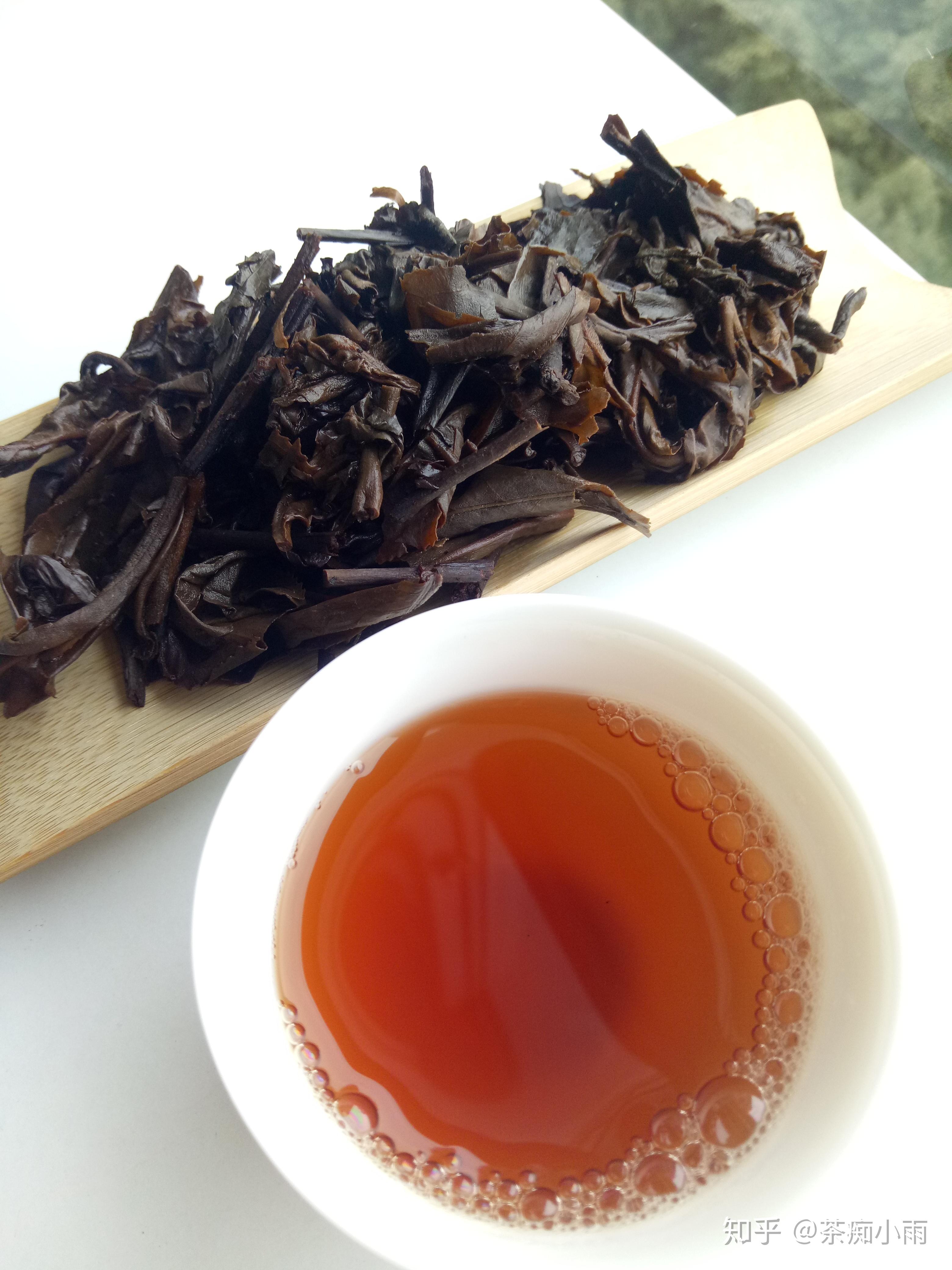 96年传统工艺六堡茶茶汤和叶底关于老茶的冲泡方法,往往都是反复品鉴