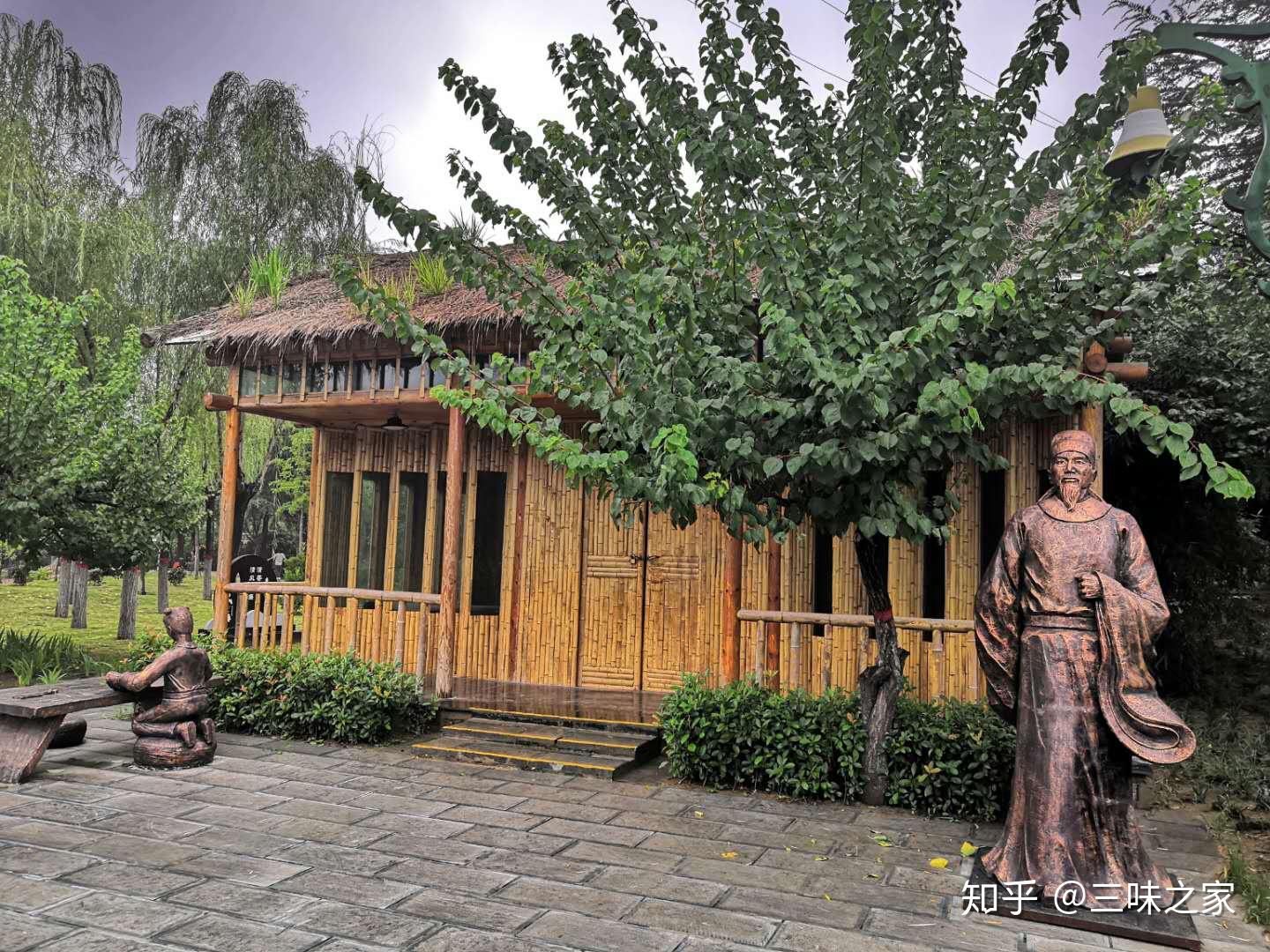 "不陋的道理,它就是仿照刘禹锡《陋室铭》中所居住的陋室而仿建的陋室