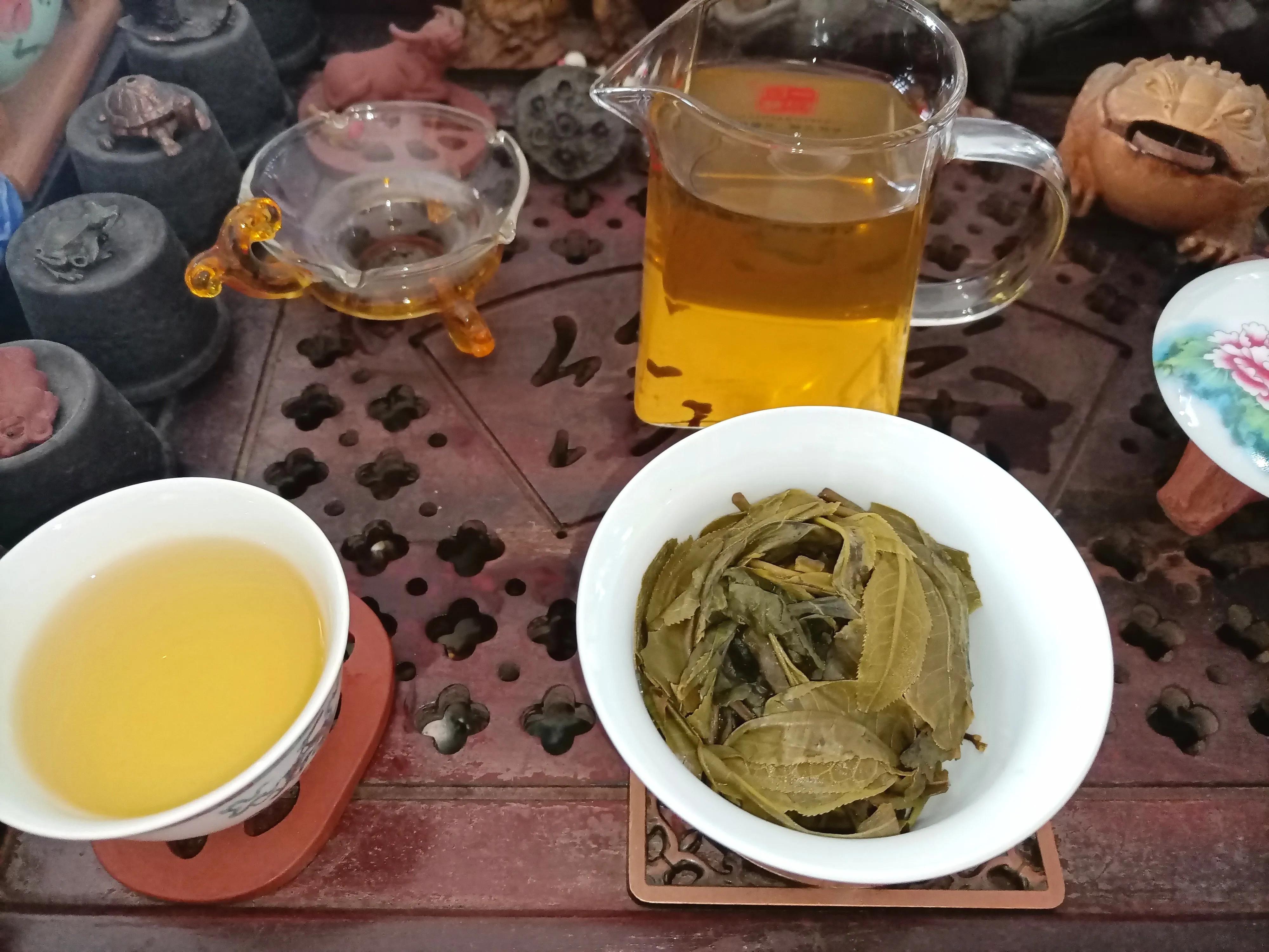品鉴坝糯藤条茶