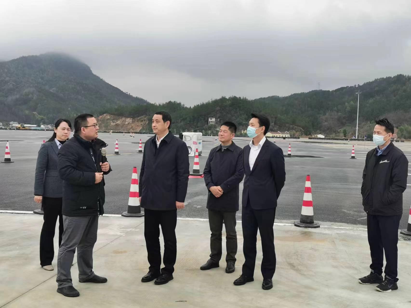 湖北省经信厅刘海军厅长一行莅临英创汇智湖北公司调研