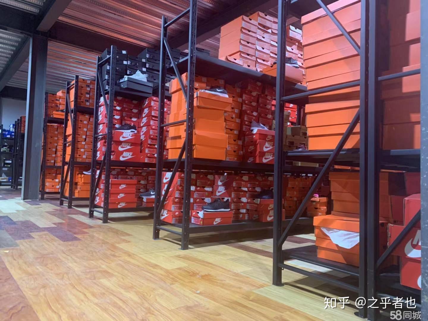 阿迪耐克加盟实体店和网店的区别