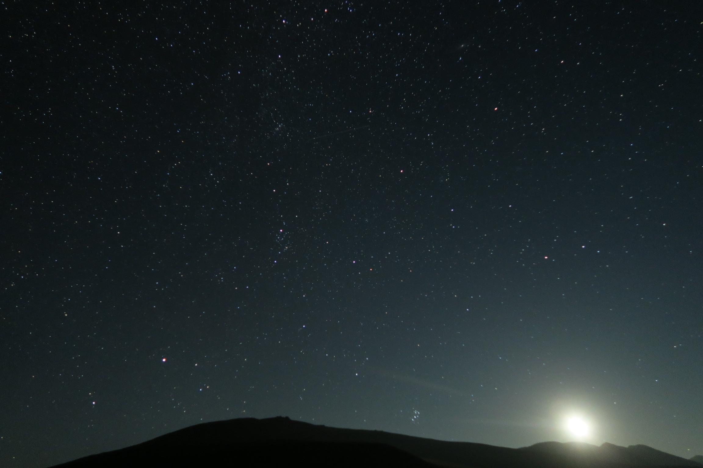 夜空中 真的会出现众星拱月的现象吗 德育总结网