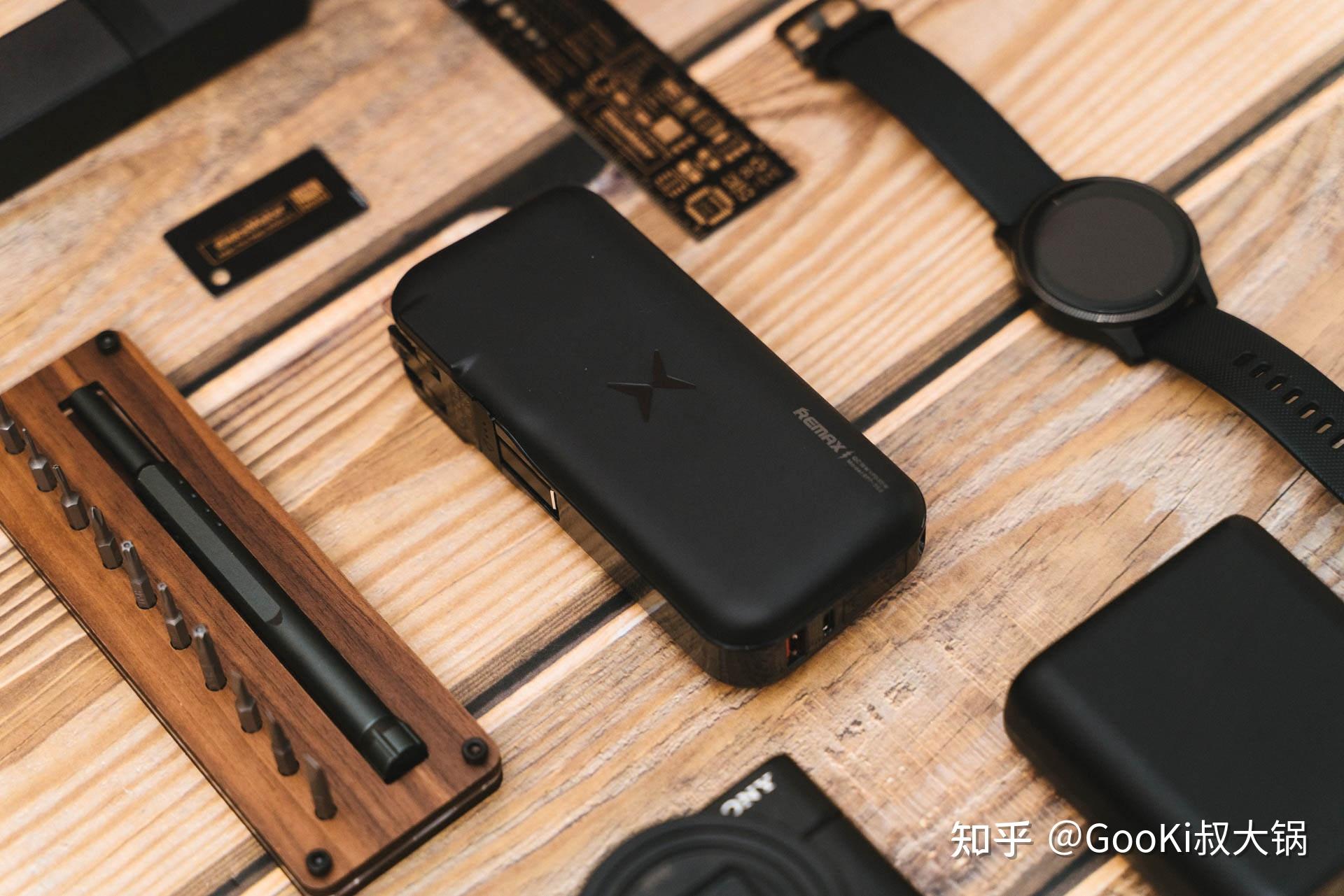 全能型出游伴侣,remax睿量五合一移动电源评测.