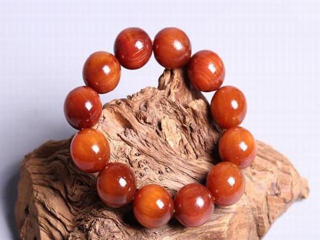 欢迎大家前来咨询,小编将不定期发布精品欣赏,为您解读玉饰品的鉴定