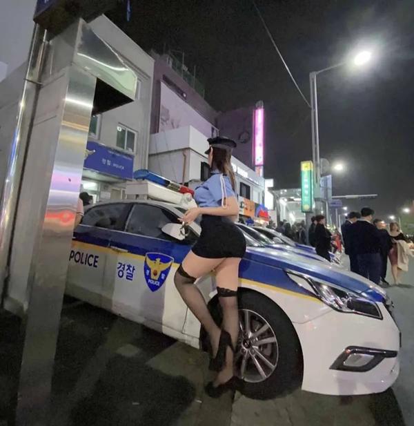 最美“女警察”穿上制服露出性感身材，网友：想被抓！ Facebook-第4张