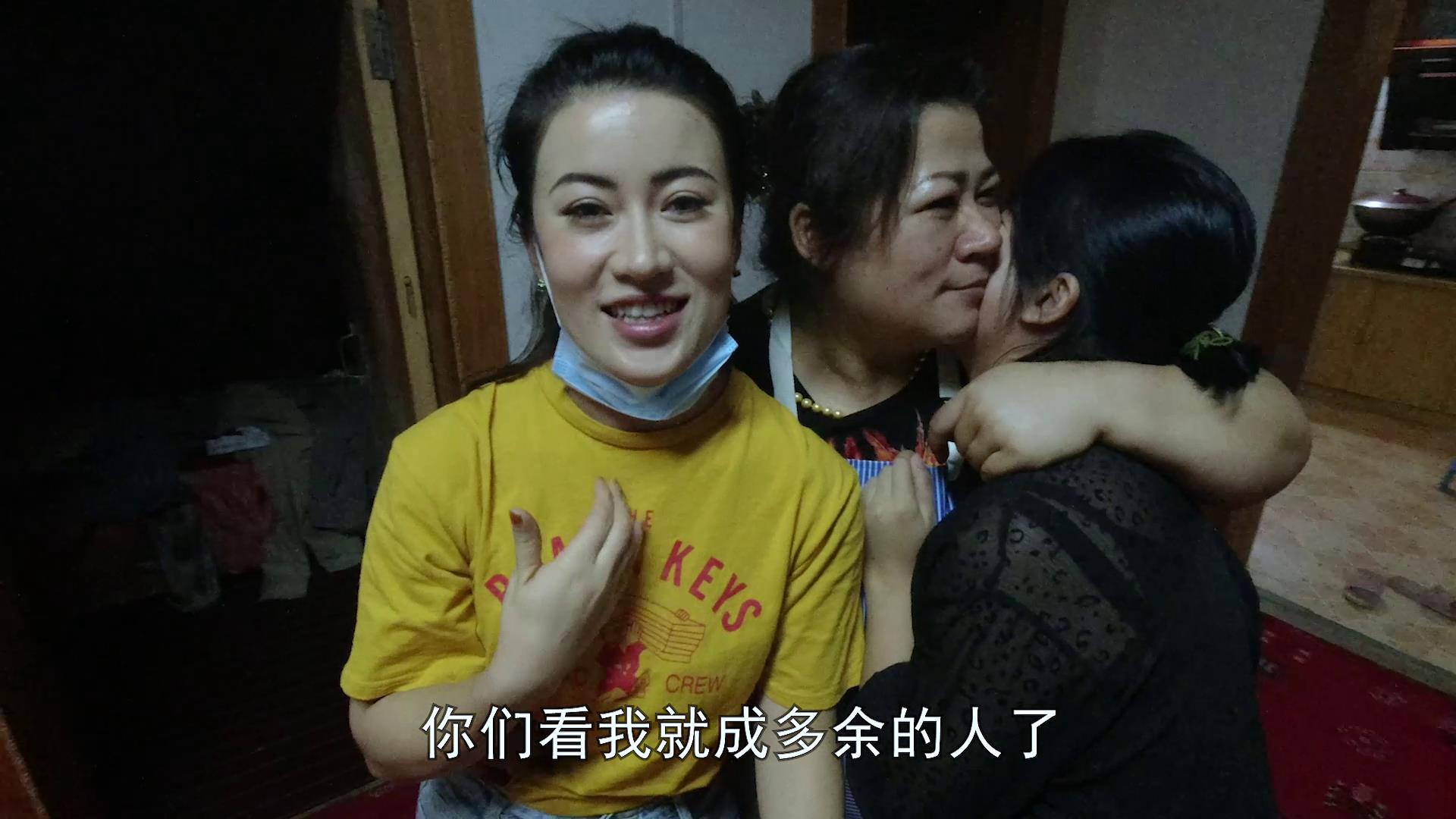 肉要吃肥的老婆要娶胖的南疆姑娘一家抹羊油養生要從孩子抓起