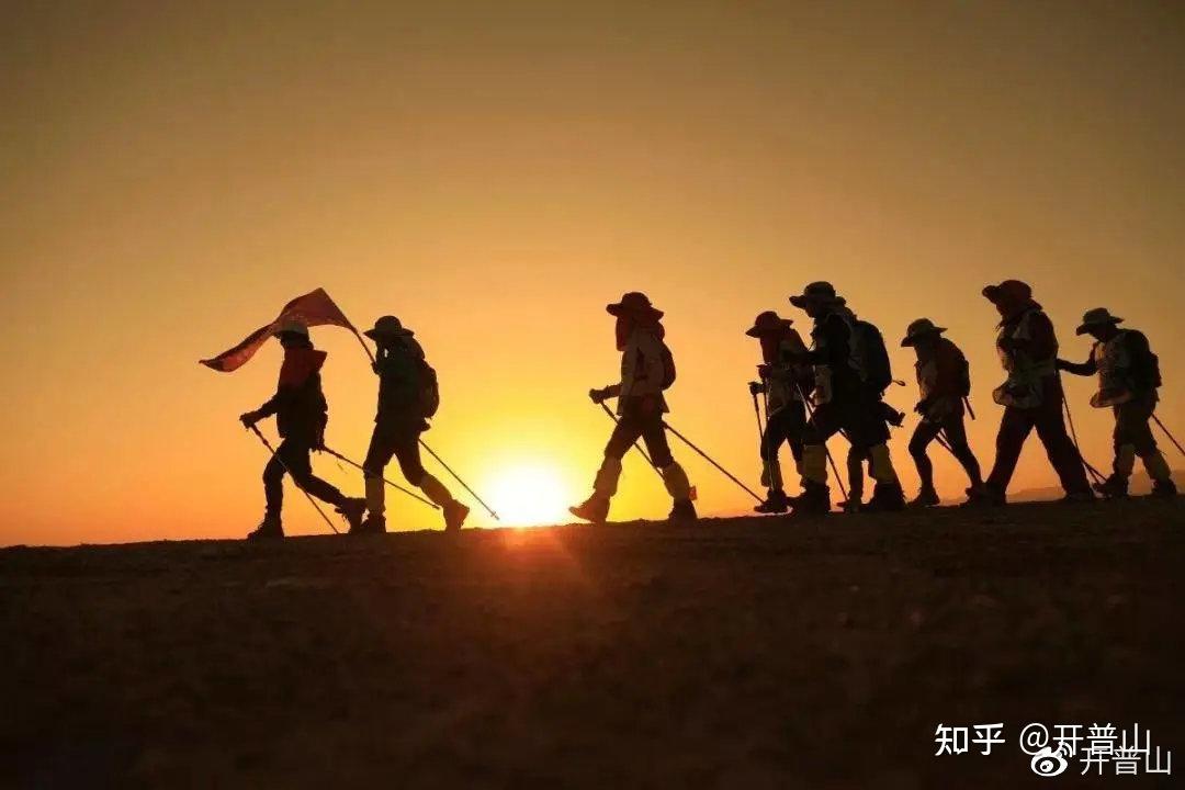 于戈壁深处凝聚行走的力量