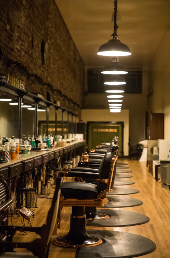 当你踏入barbershop,便能体会到这里与理发店有着本质上的区别.