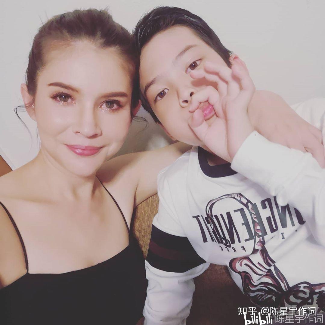 泰国女歌手anniebrook在tiktok海外版抖音突然暴风哭泣接下来一幕却