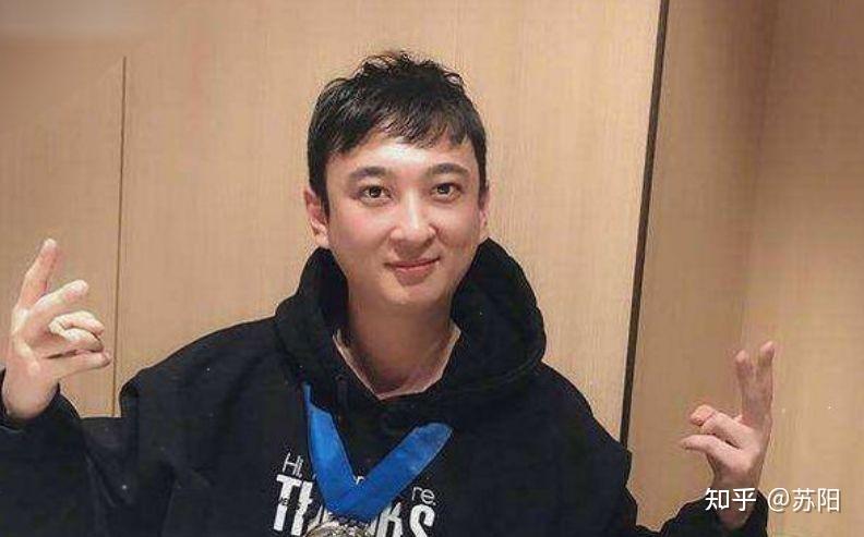 王思聪而丁火男一般比较抠门,想看丁火男爱不爱你,就看他愿不愿意为你