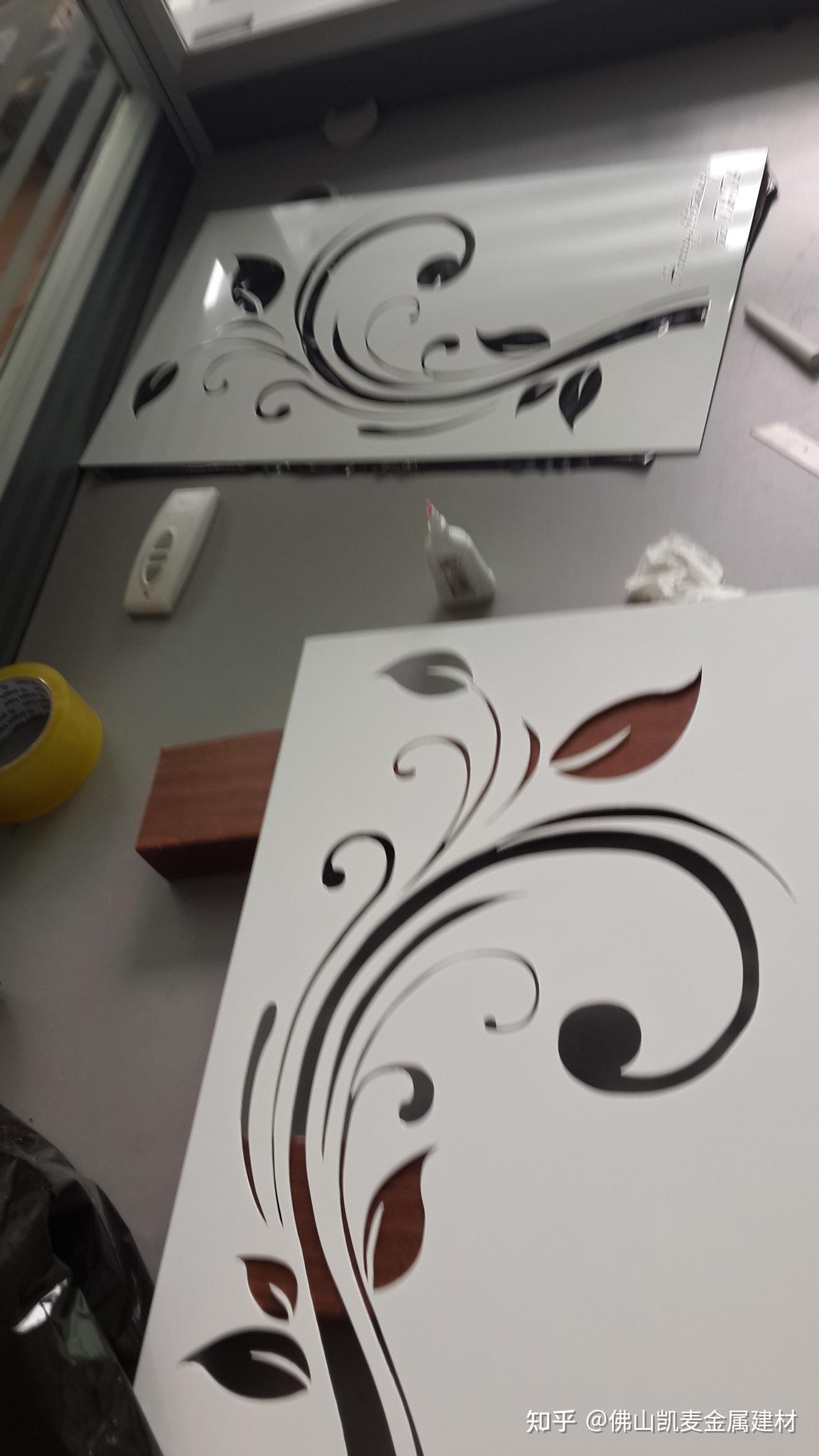 成品激光雕刻铝板字画背贴金箔纸烤瓷雕刻铝板字画正面反高光烤瓷雕刻