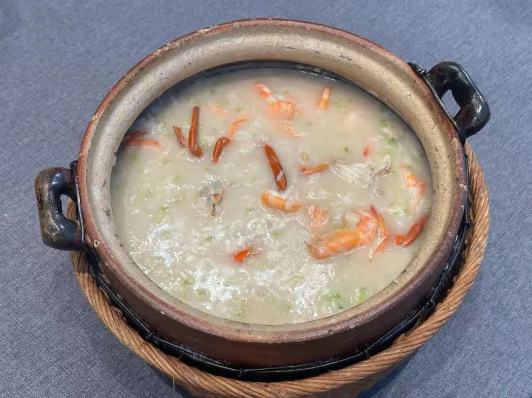 资深潮州主厨掌勺,时令海鲜熬煮,人均100出头吃暖呼呼海鲜粥! - 知乎