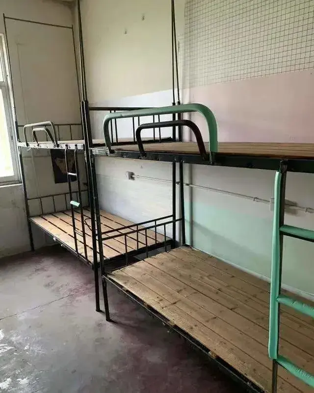 专硕也不提供宿舍了附宿舍届的汤臣一品vs废墟