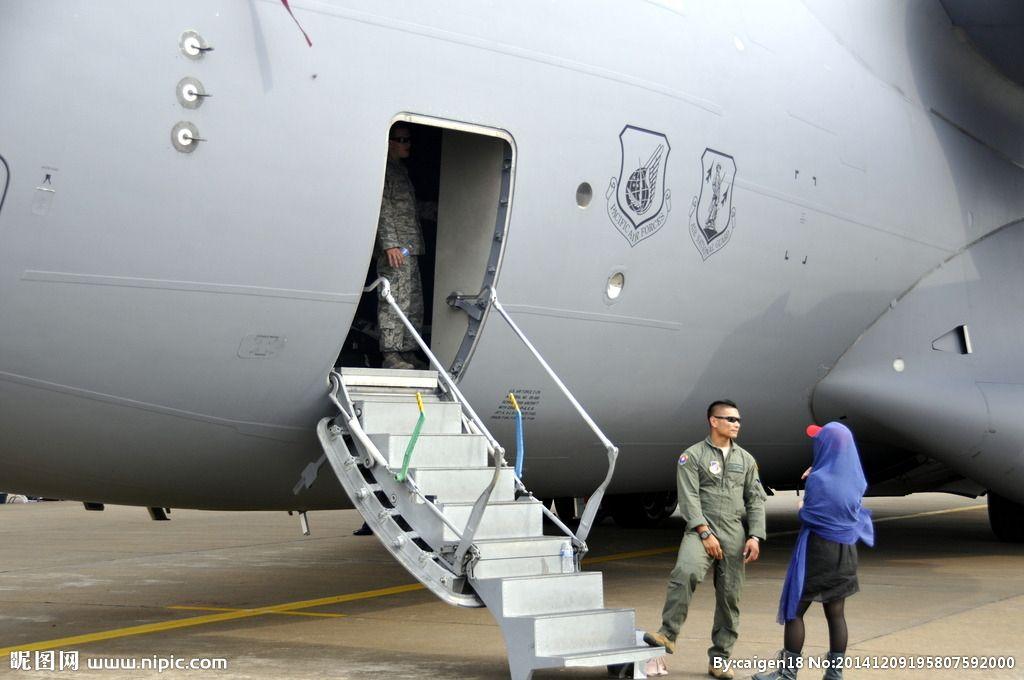 为什么大型运输机的机翼都是向下耷拉的?