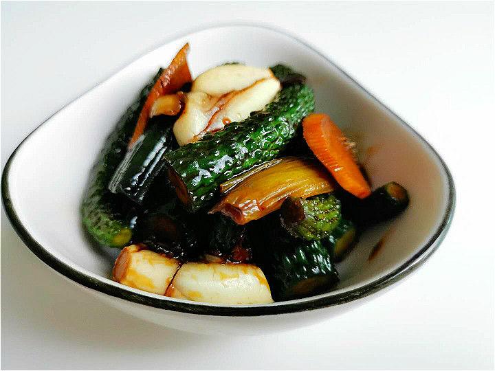 腌黄瓜用生酱油还是熟酱油很多人选错难怪黄瓜不香容易坏