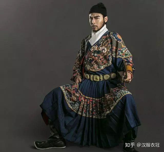 明官吏常服飞鱼服和斗牛服那个更帅