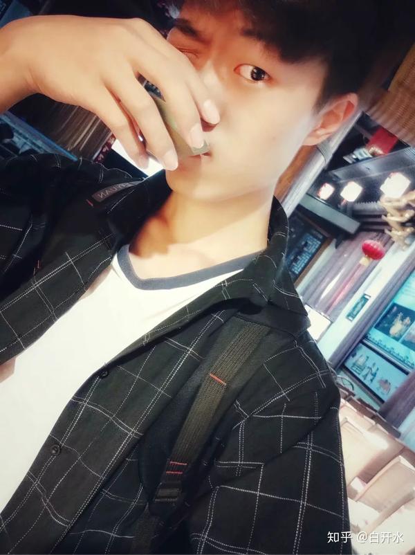 贾三灌汤包
