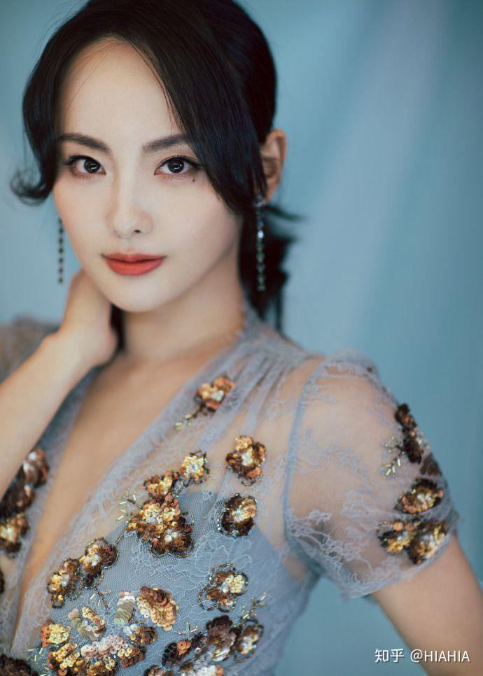 王智和张嘉倪长的有点像