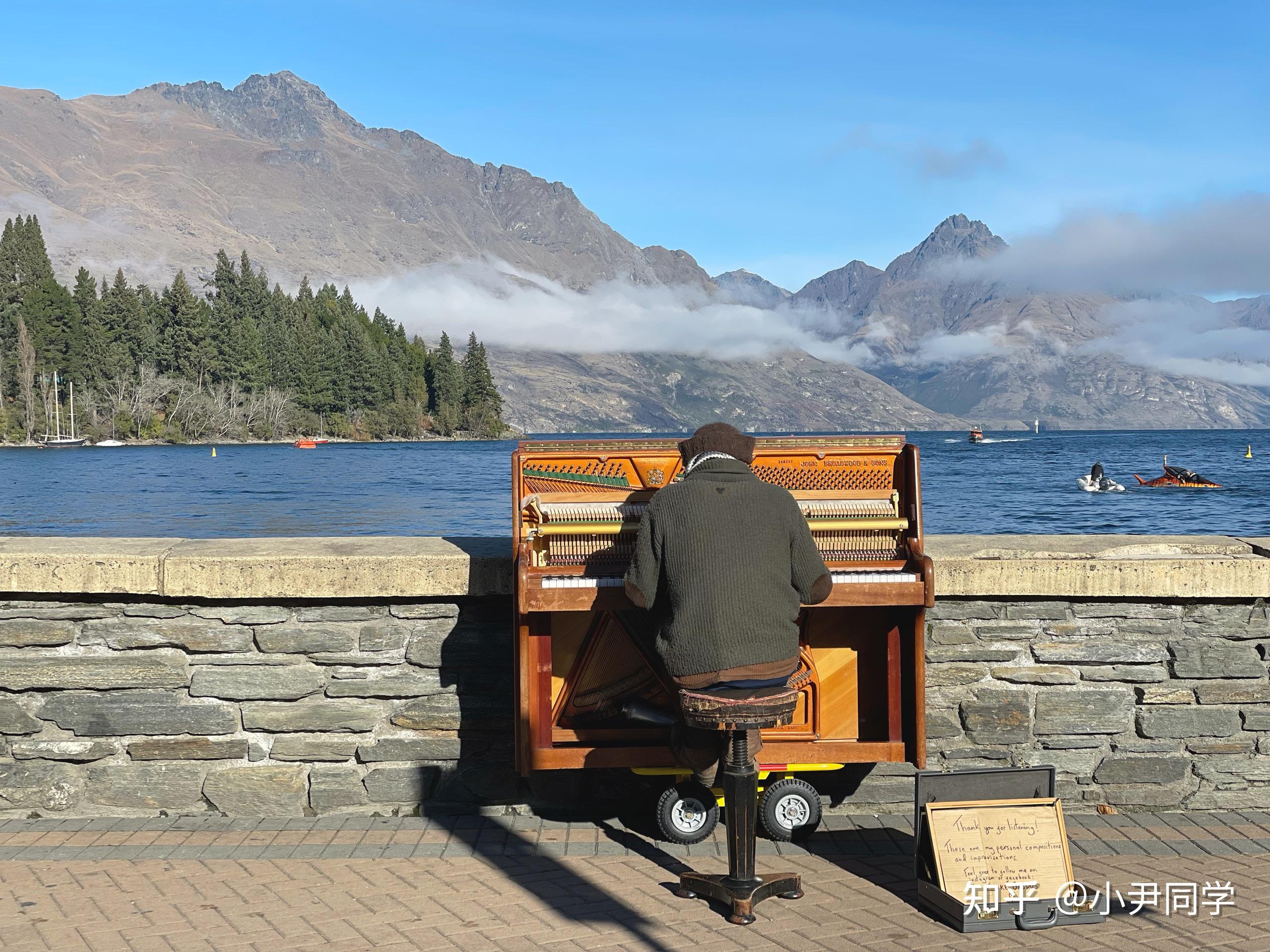 在海边弹钢琴的男人7615queenstown beach悟空 & jsh