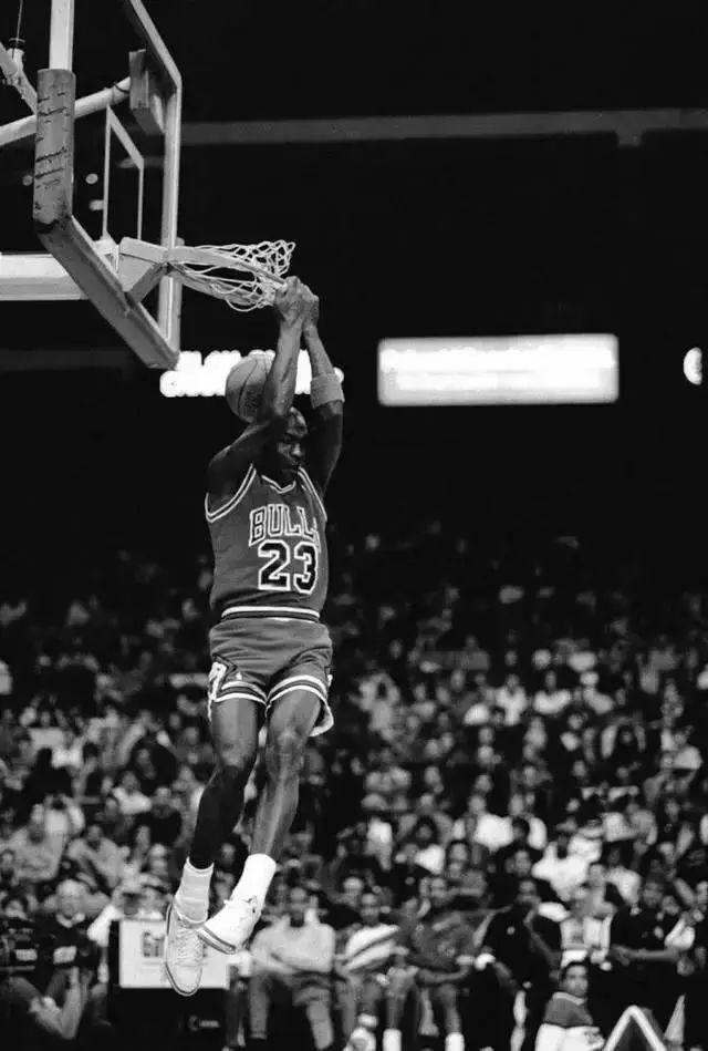 再次拯救nba的神丨乔丹高清黑白壁纸赏析 - 知乎