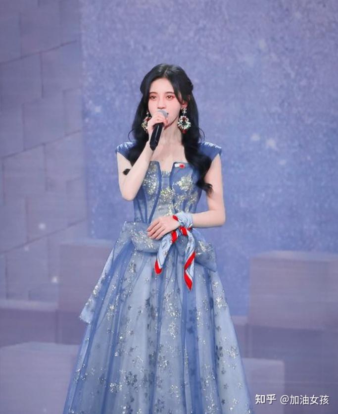 鞠婧祎穿着礼服的女偶像真的很漂亮