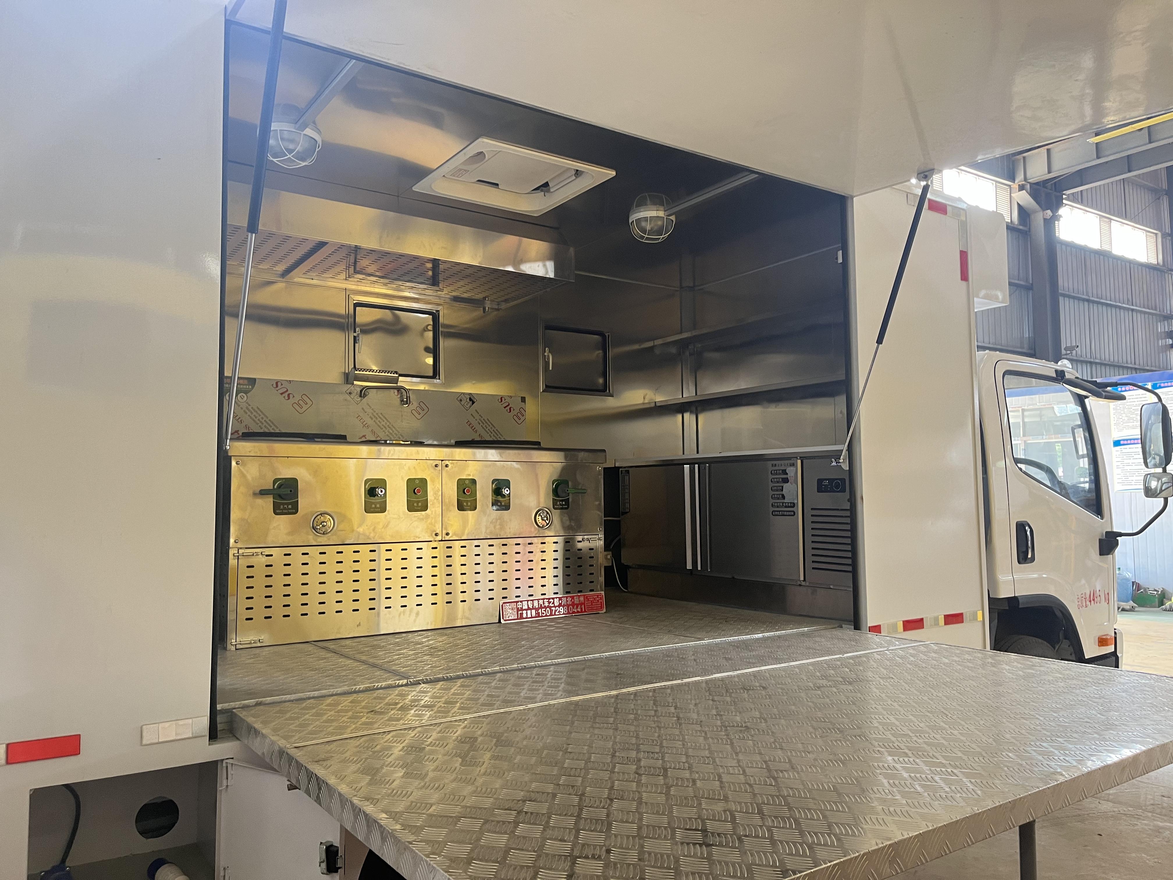 内蒙古大型流动餐车宴会车专业定制0首付可提车