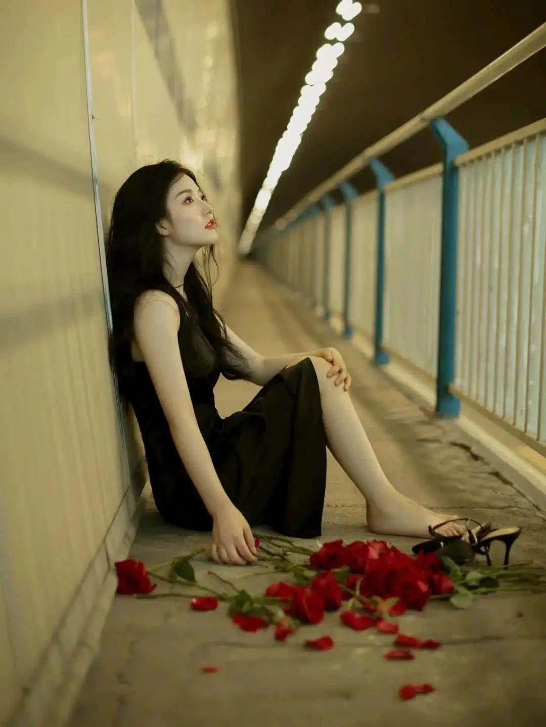 一个人受了委屈的句子配图句句直戳心窝