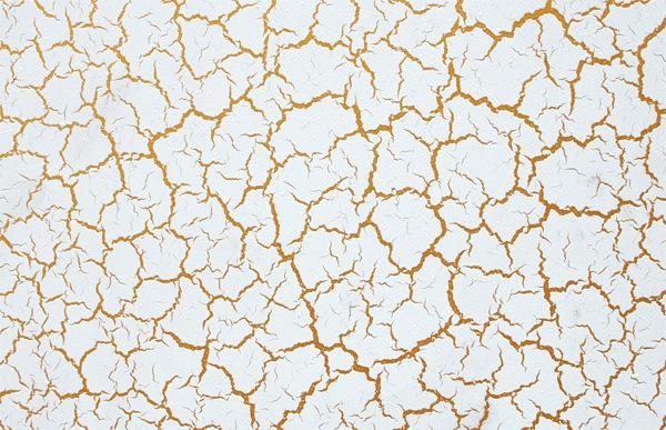 龟裂纹艺术涂料涂装效果修整:有两种选择;一种是等待艺术涂料涂层干燥