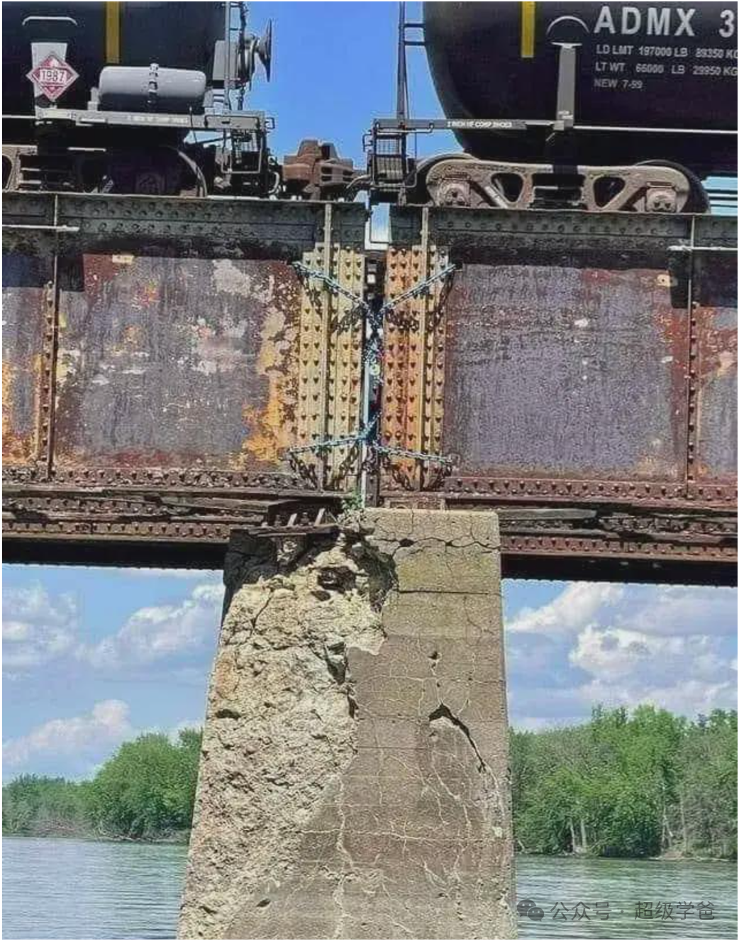 惨不忍睹就在昨天广州正北一座大桥被撞塌了