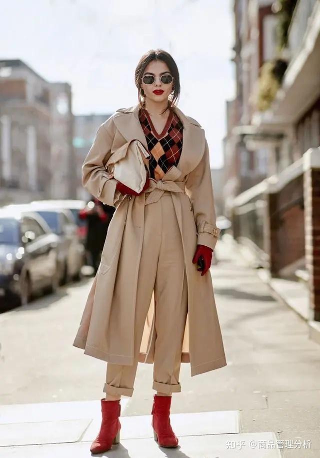 39,套装:suit 指上下装配套穿着的服装.