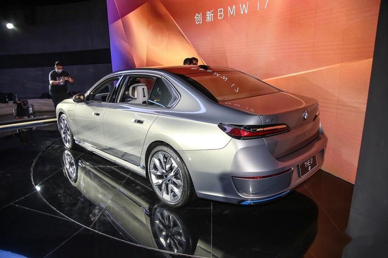 宝马i7xdrive60l上市售价为1459万元