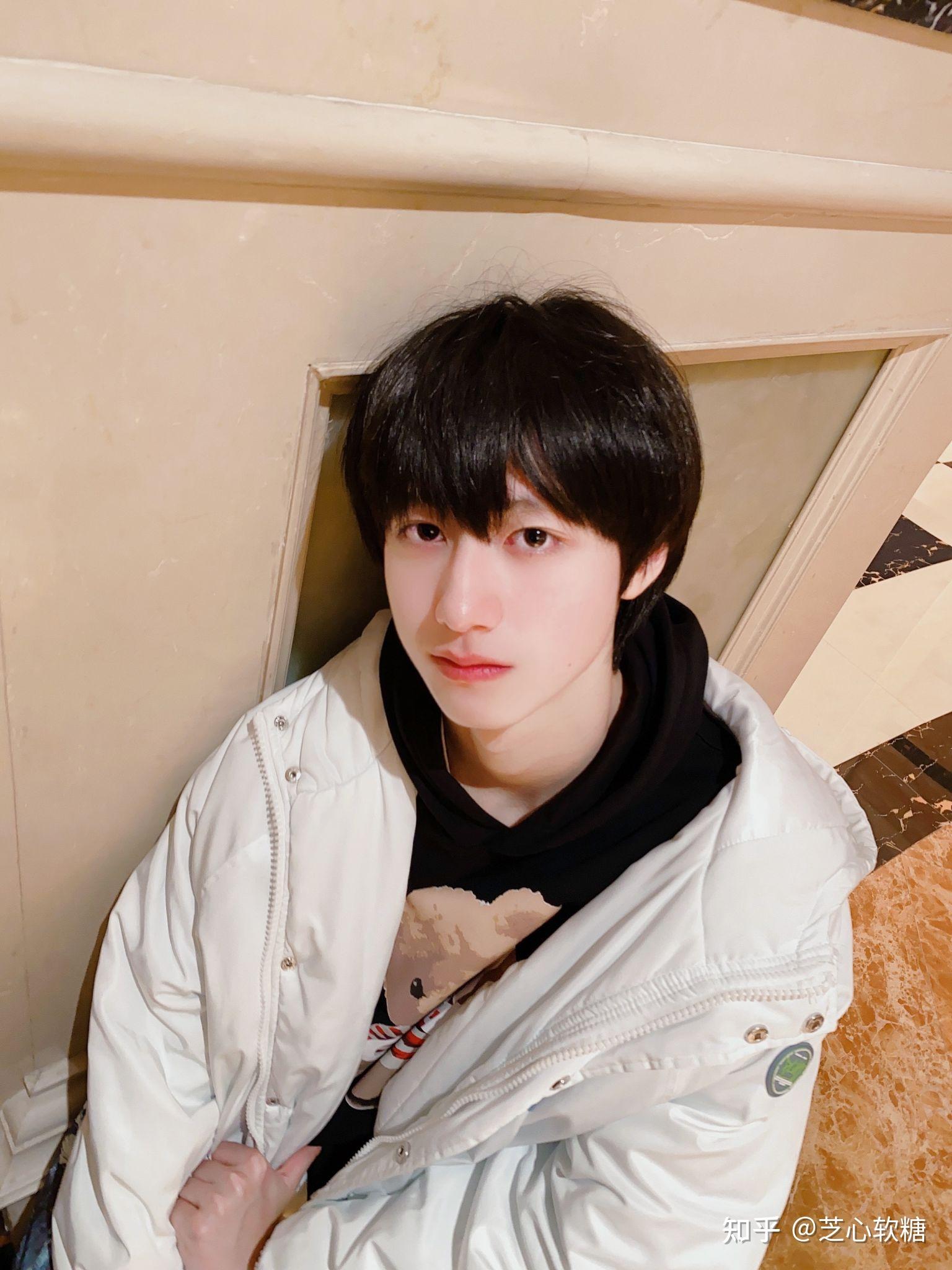 重庆七中的校草朱志鑫长得多好看