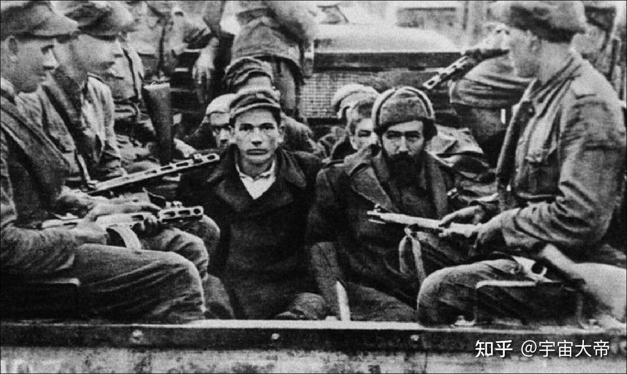 苏俄内战结束及苏联成立后,契卡被改组为国家政治保卫总局,作为苏联