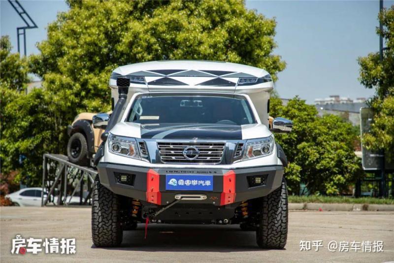 日产纳瓦拉越野房车可升级25t动力空气悬架自带6度电能住3人