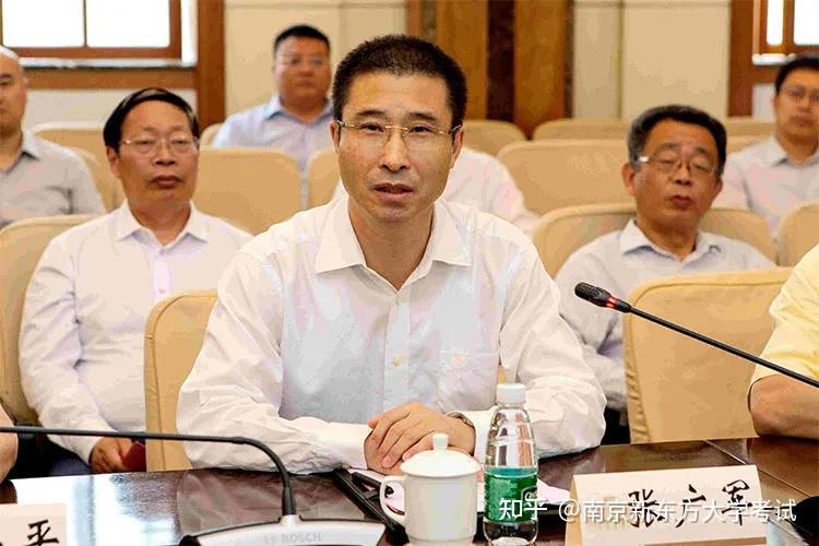 华为全球技术合作副总裁艾超,上海海思总裁熊伟,华为南京研究所所长