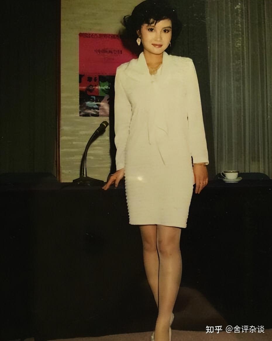 义无反顾的选择了退学,不顾学业只身去了北京拍戏当时上戏有相关规定