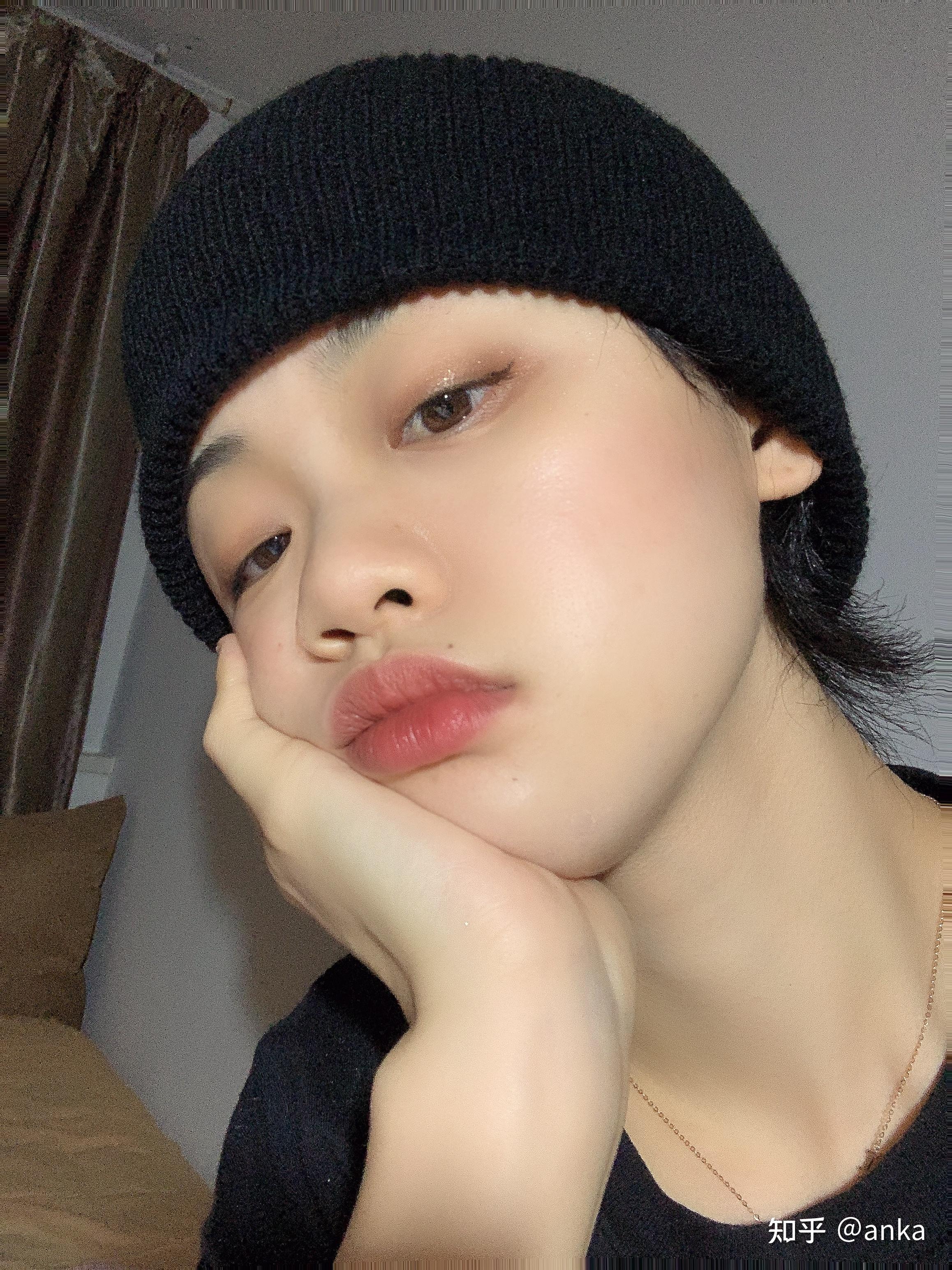 有没有塌鼻梁厚嘴唇还很好看的女生