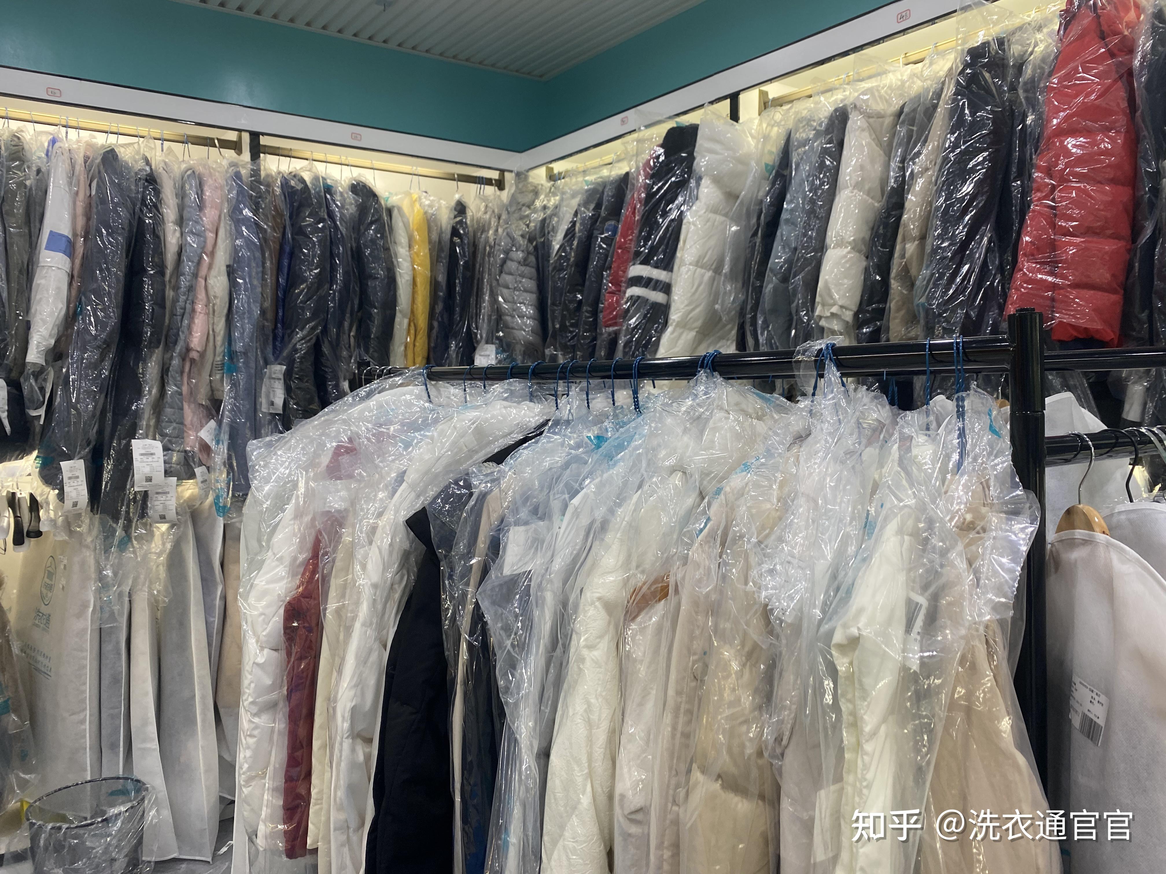 在传统干洗店和绿色环保洗护门店的比对下,传统干洗店已经很难在市场