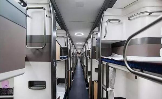 新型卧铺动车开车啦每个卧铺简直就是豪华包间