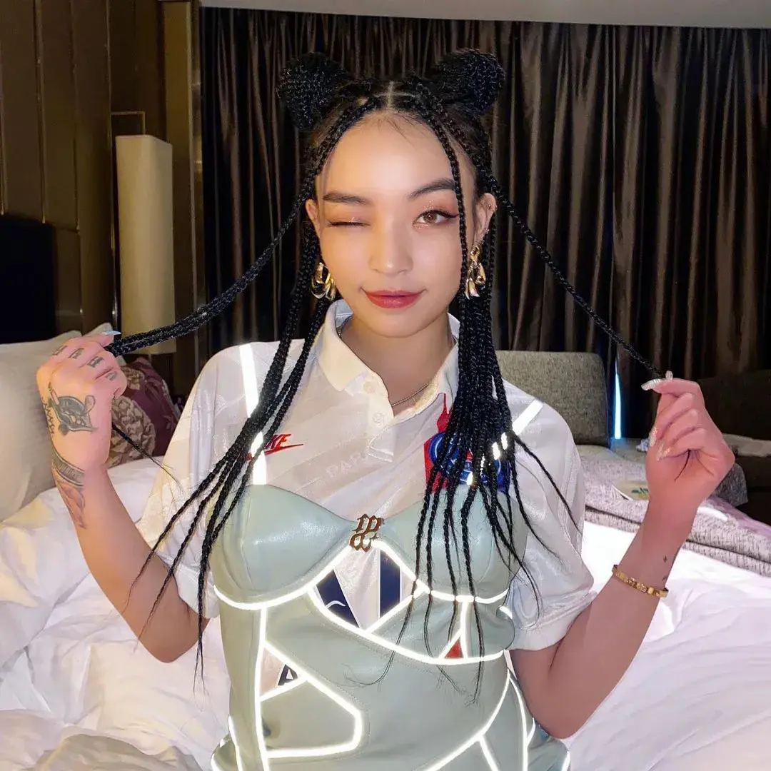 女rapper胸前纹身魅力十足除了性感还有这些意义