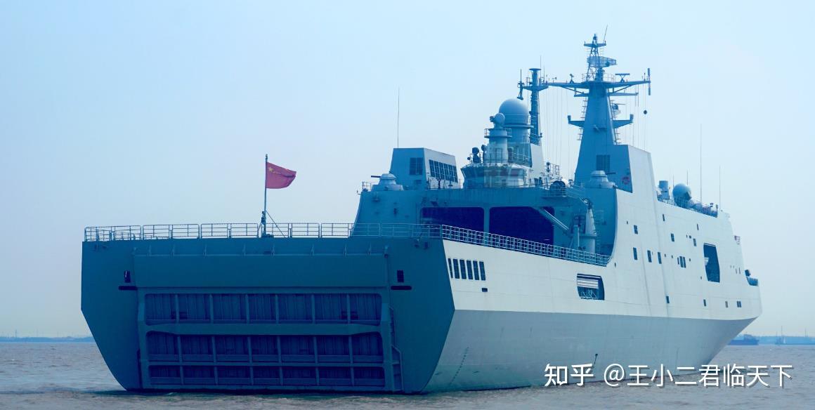 南部战区海军雪山舰,庐山舰等数艘舰艇组成舰艇编队开展高强度,跨昼夜