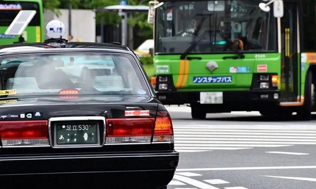 據相關人士透露,汽車運輸領域將考慮巴士,出租車及卡車的司機等.