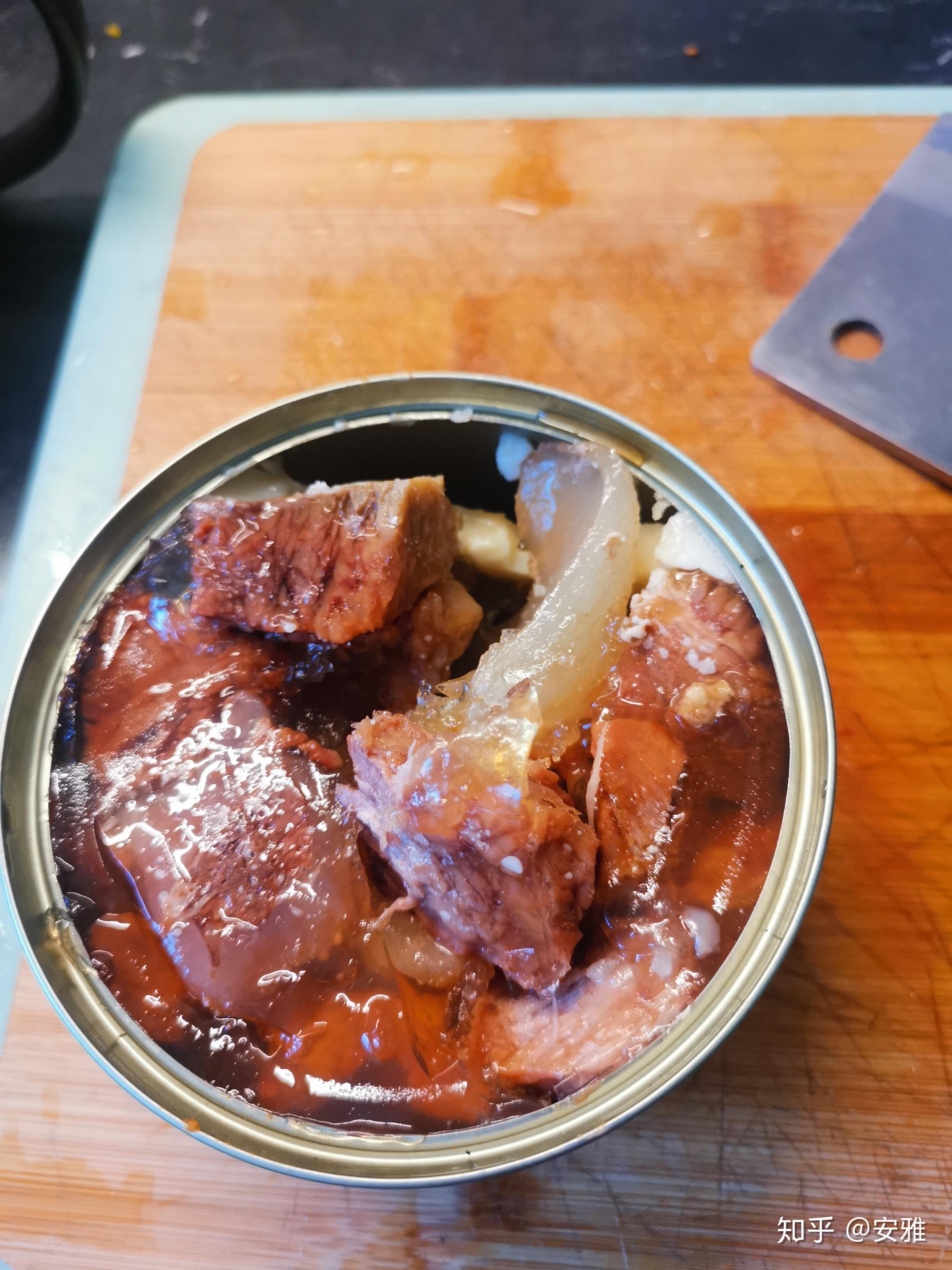 拉开拉环罐头盖,里面是这样的:这个竹岛半筋半肉罐头包装很有古早味