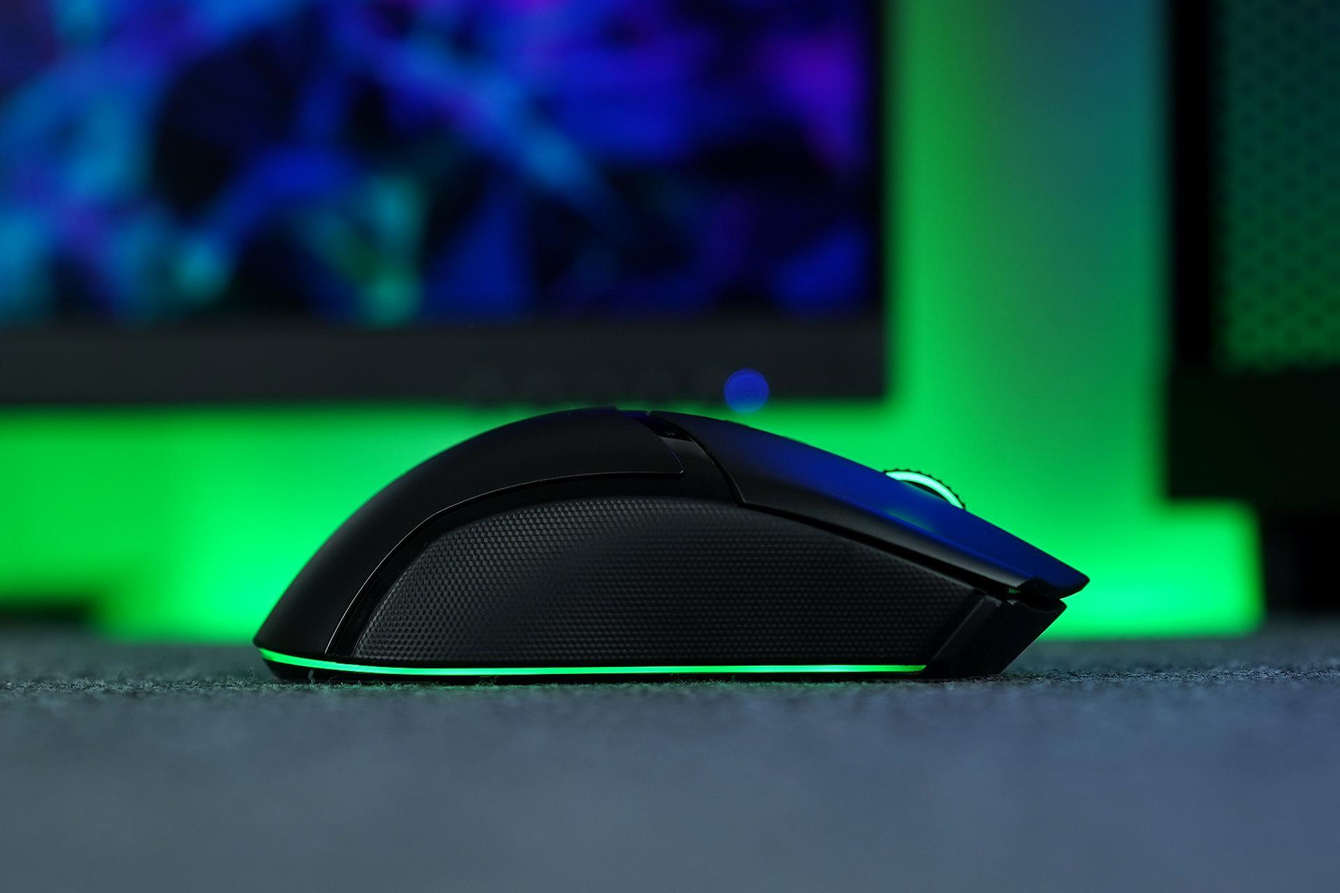 中小手玩家买哪款无线电竞鼠标雷蛇眼镜蛇专业版先来打个样