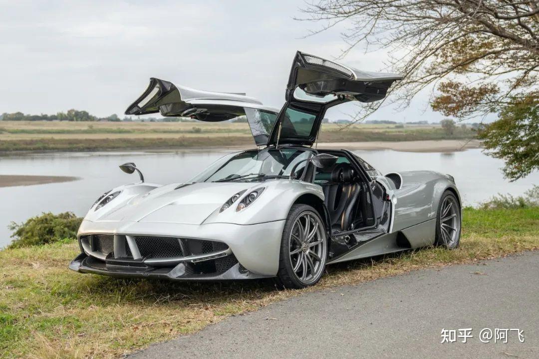 虽然常规版本的帕加尼huayra跑车已经停产了,但帕加尼官方目前仍然