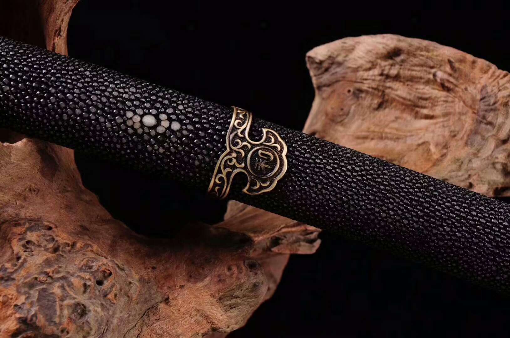 太刀卫府太刀龙泉工艺品传统古法本三枚工艺全手工锻造经敷土烧刃