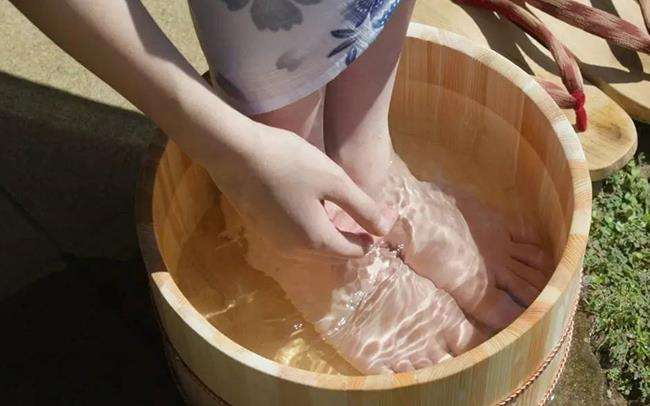 白醋泡脚净化血液美白祛斑