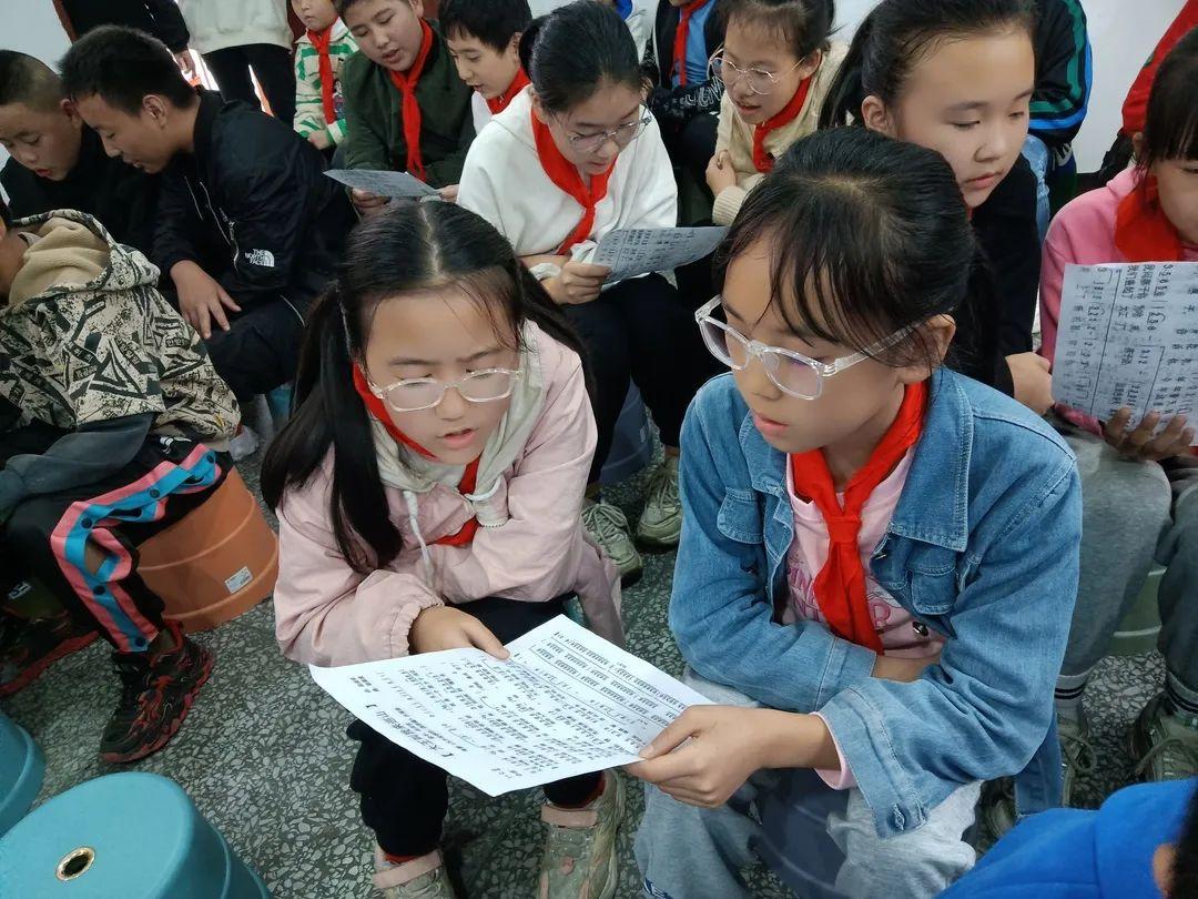 青春志愿关爱东坡之点亮梦想温暖童心音乐支教走进东坡区松江小学