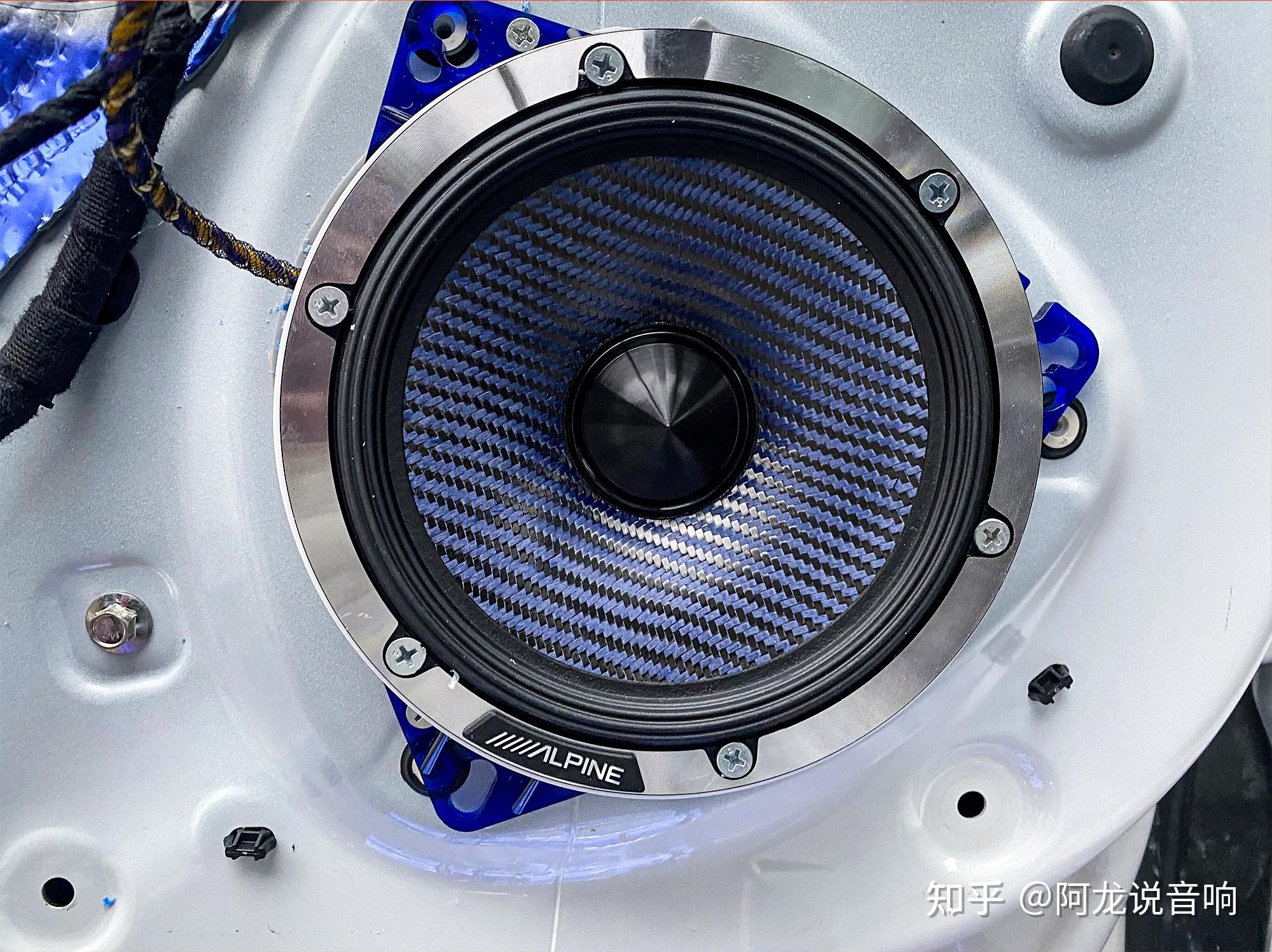 红旗hs5汽车音响改装" 好声音与颜值并存 "